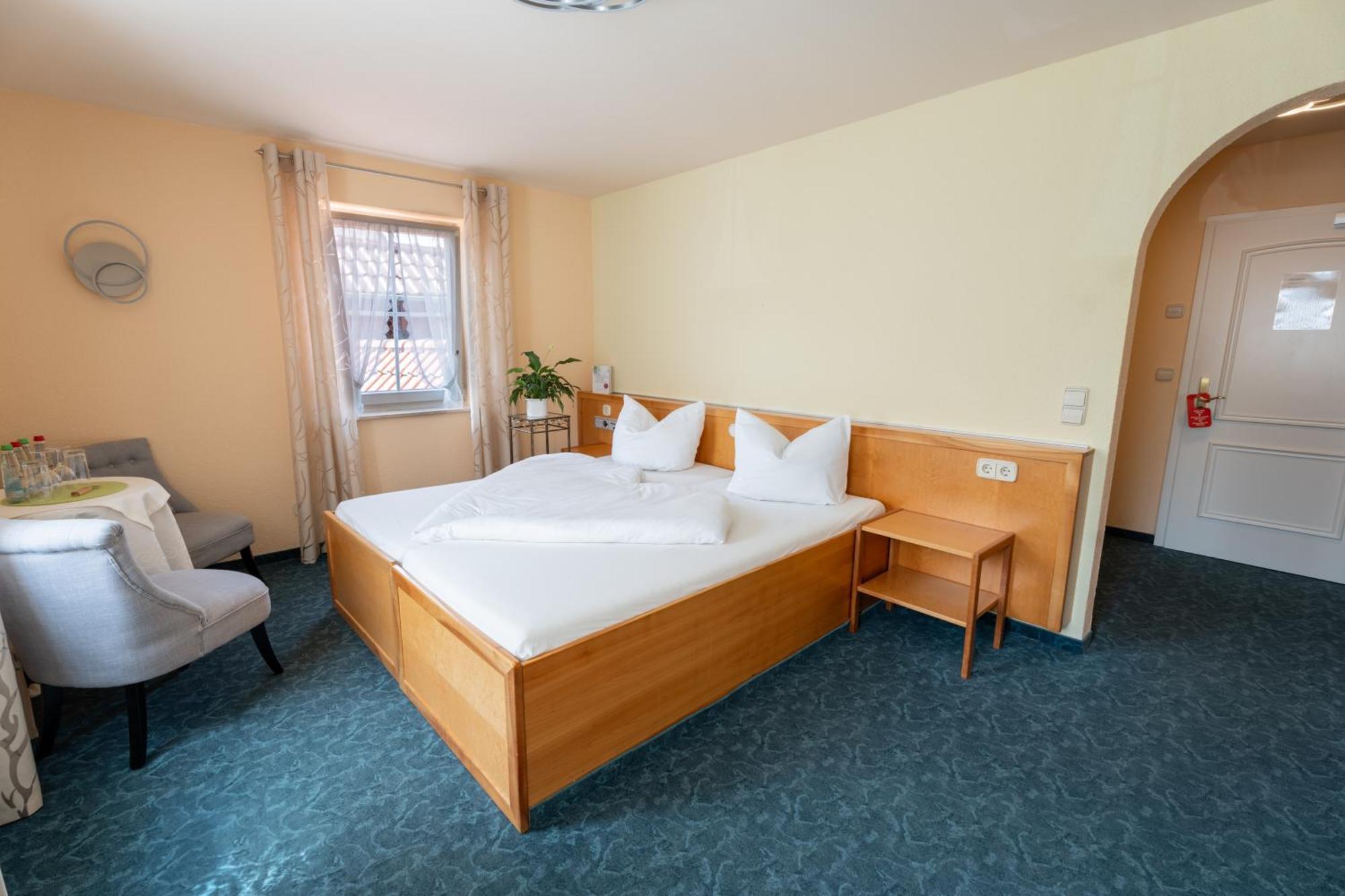 Hotel - Restaurant Traube Neuffen Exteriör bild