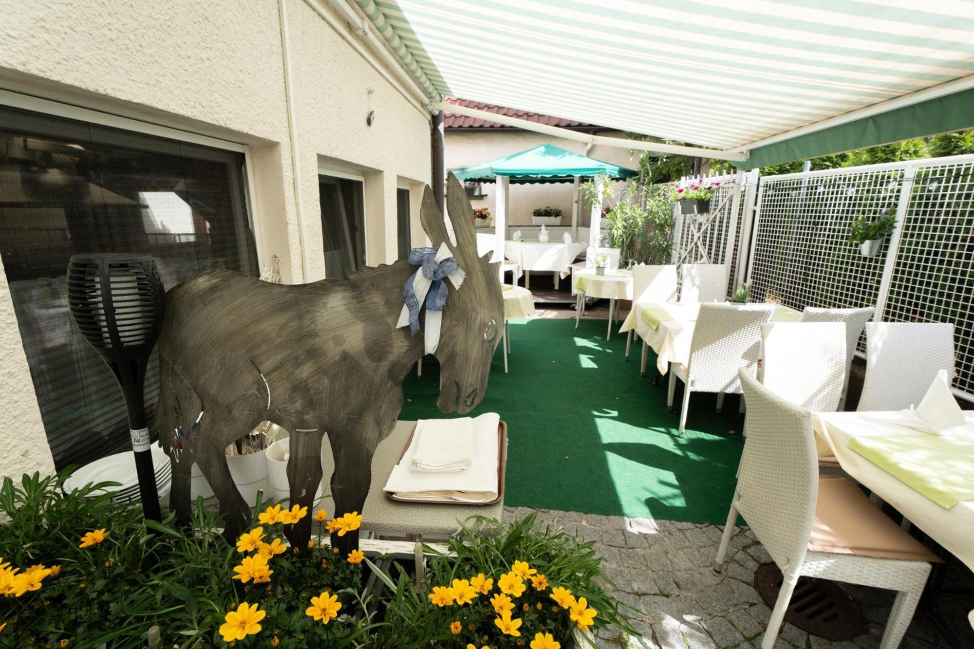 Hotel - Restaurant Traube Neuffen Exteriör bild