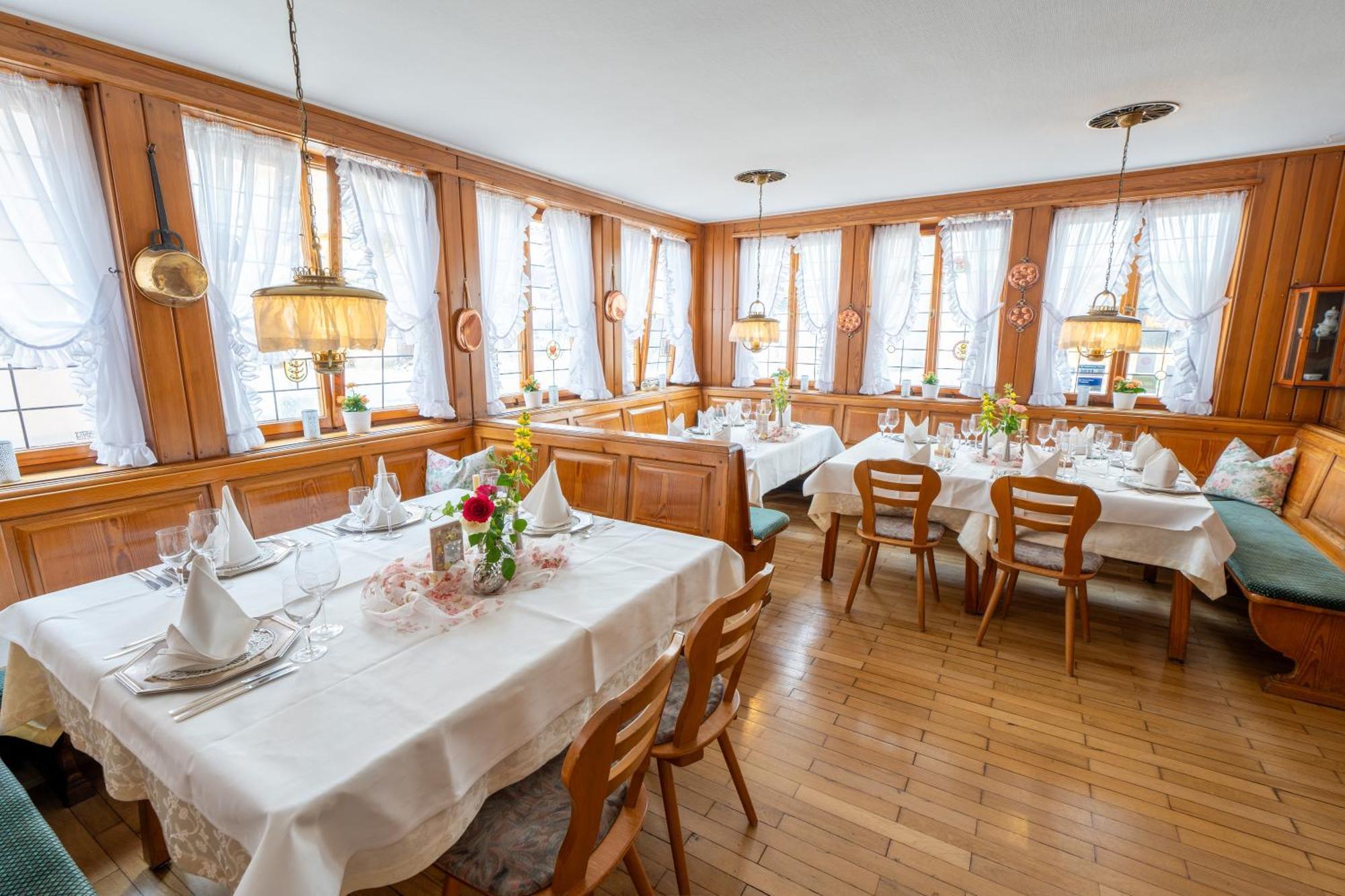 Hotel - Restaurant Traube Neuffen Exteriör bild