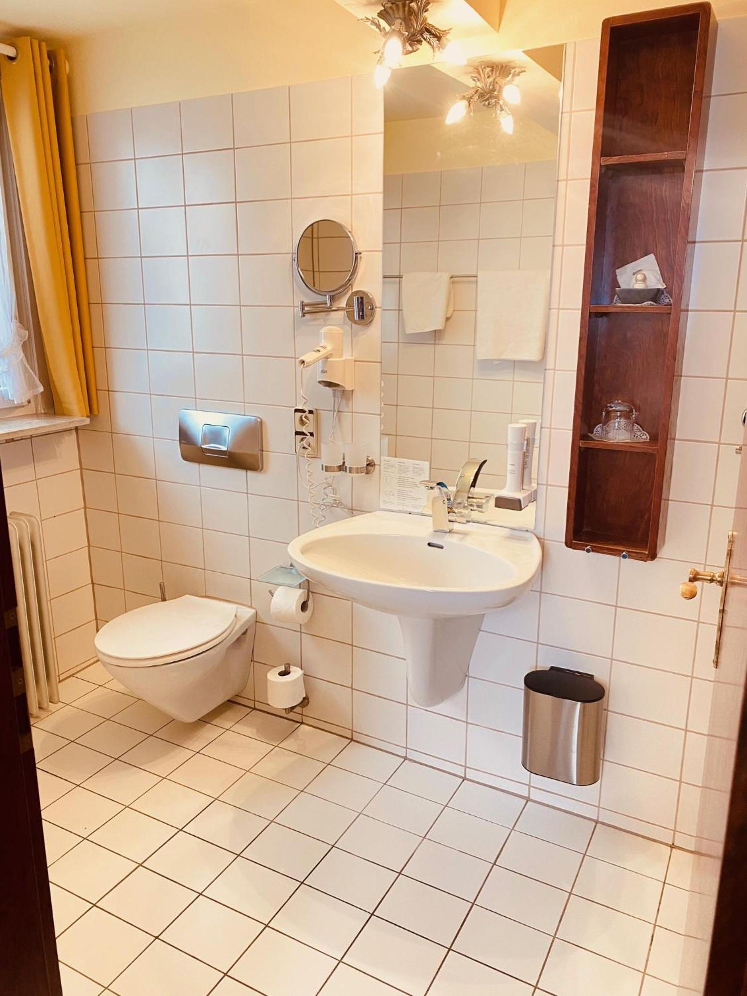 Hotel - Restaurant Traube Neuffen Exteriör bild